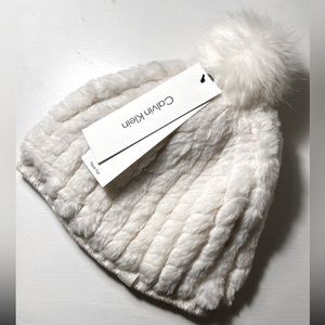 NWT Calvin Klein Soft White Fur Ribbed Pom Pom Bennie Beret Slouchy Winter Hat